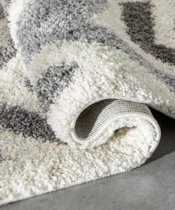 Well Woven Kylar Nordic Chevron Pattern Black Shag Rug Geometric