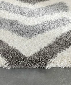 Well Woven Kylar Nordic Chevron Pattern Black Shag Rug Geometric