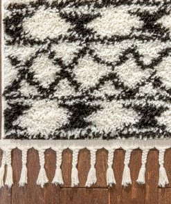 Well Woven Mirela Moroccan Diamond Shag White Rug Global