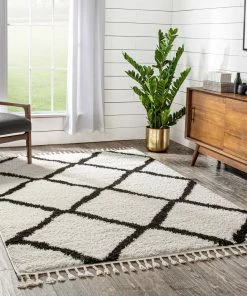 Well Woven Global Celosia Moroccan Trellis Shag Black Rug