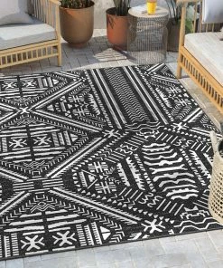 Well Woven Khalo Tribal Indoor/Outdoor Black Flat-Weave Rug