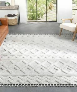 Well Woven Global Austen Ivory Vintage Diamond Pattern Ivory Farmhouse Rug