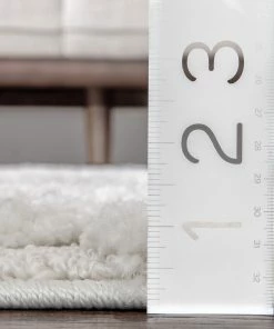 Well Woven Global Austen Ivory Vintage Diamond Pattern Ivory Farmhouse Rug